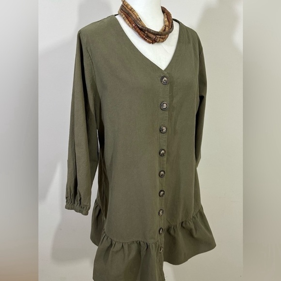 E Pretty sz XL dress in a homespun fabric in olive. Wood style button front - Picture 5 of 7
